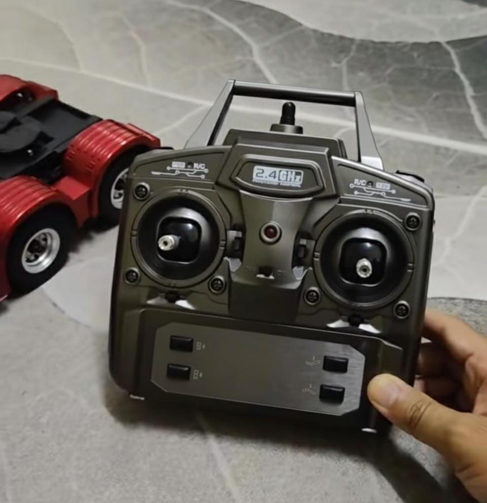 Caminhão Mercedes-Benz Actros 4163 Carreta Basculante 8x4 – Escala 1/14 (Controle Remoto)